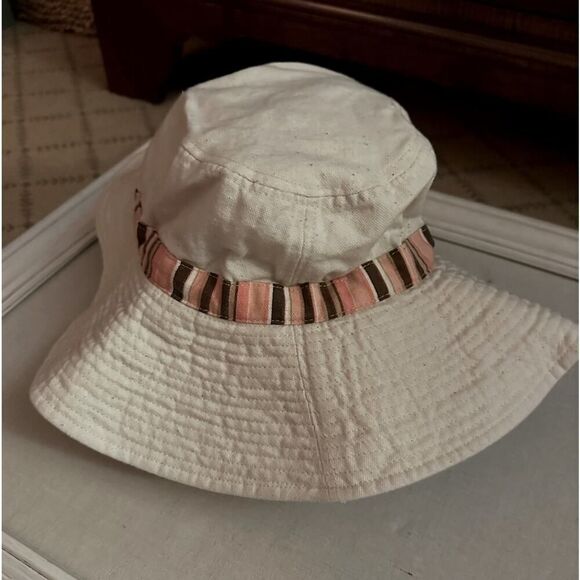 Cream bucket hat with pink/brown striped ribbon - Picture 1 of 6